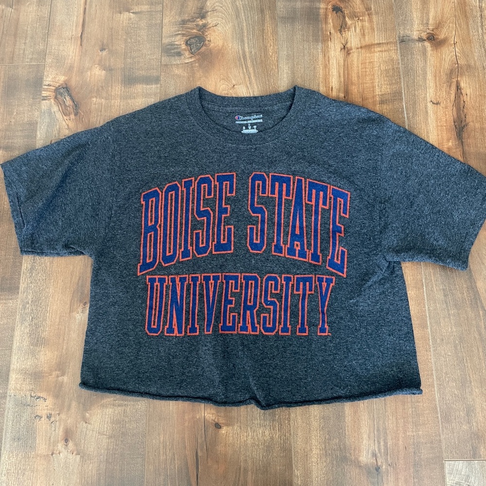 boise state cropped tee